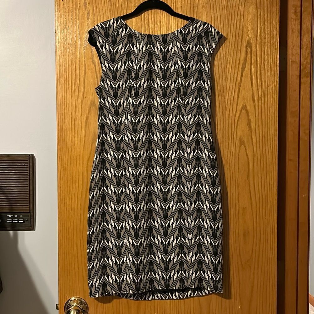 Vince Camuto sleeveless dress size 6 BIN K